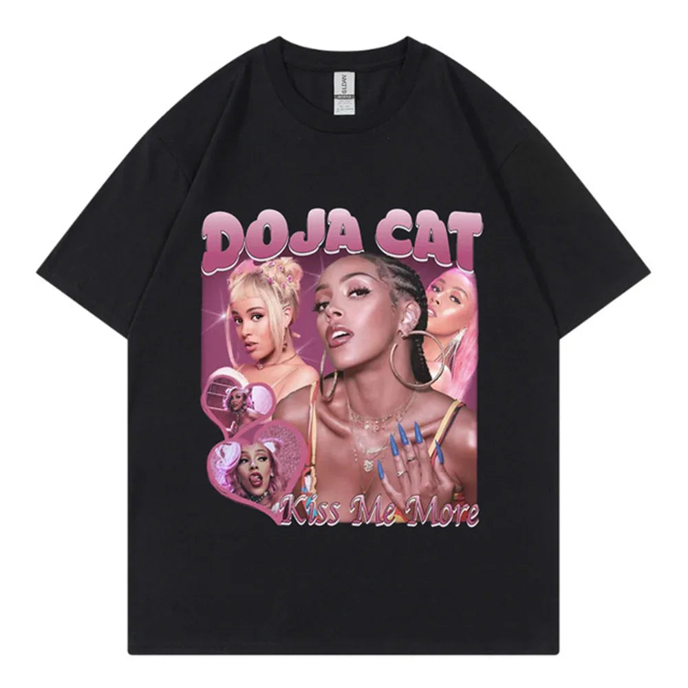 Camiseta Básica Doja Cat Kiss Me More - Preto