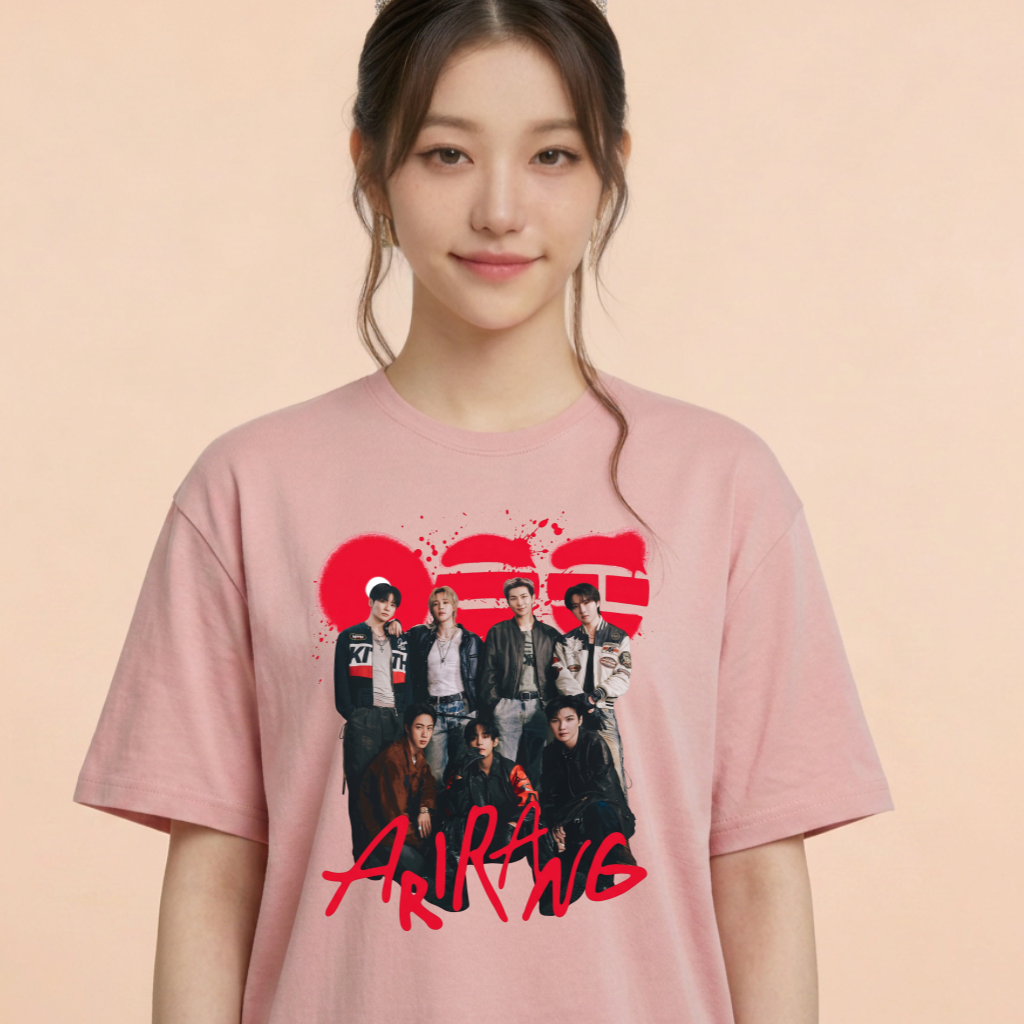 Camiseta BTS Arirang Magazine World - Rosa (Wonyoung)