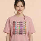 Camiseta BTS Dynamite Tipografia - Rosa (Wonyoung)