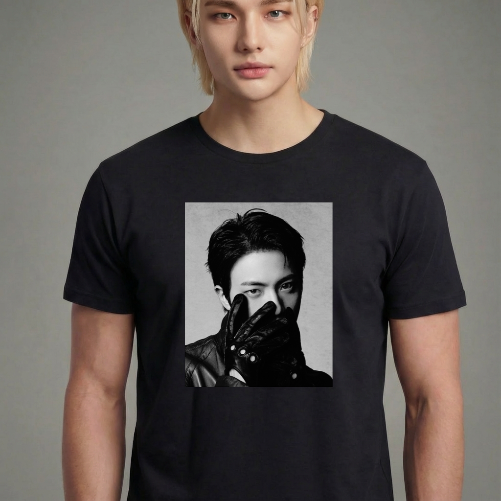 Camiseta camiseta-basica-bts-jin-photo-b-w - Preta