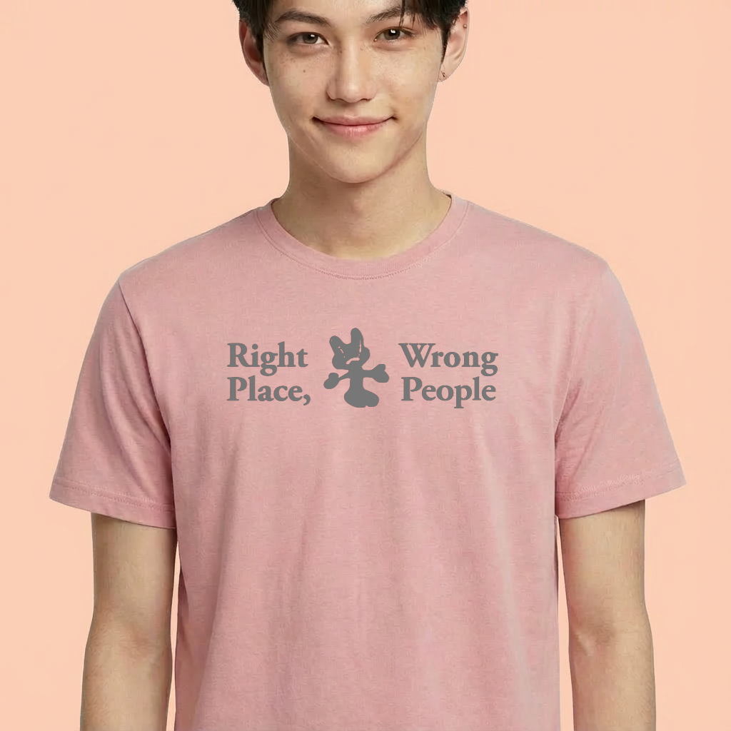 Camiseta camiseta-basica-bts-right-people-wrong-place - Rosa