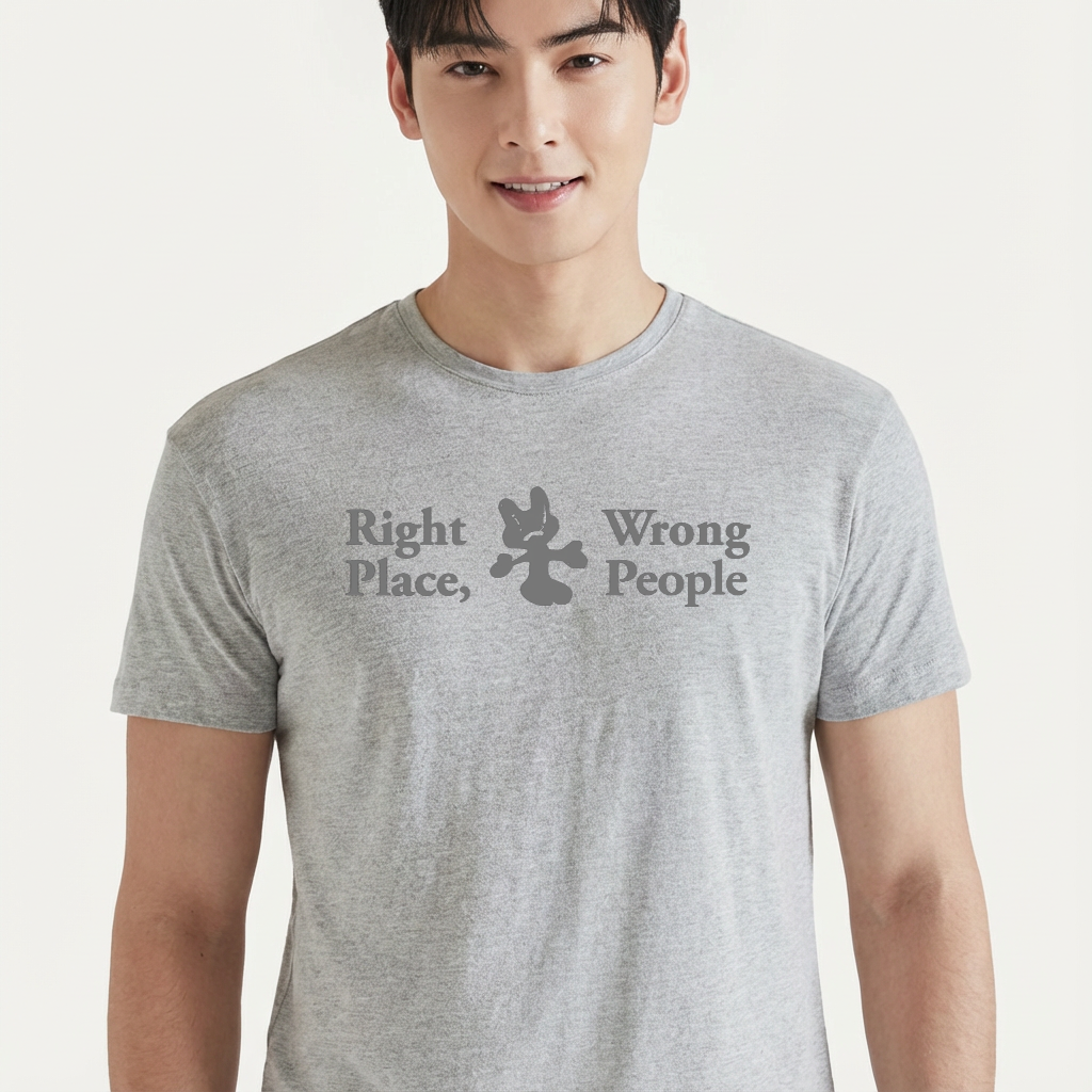Camiseta BTS Right People, Wrong Place cinza