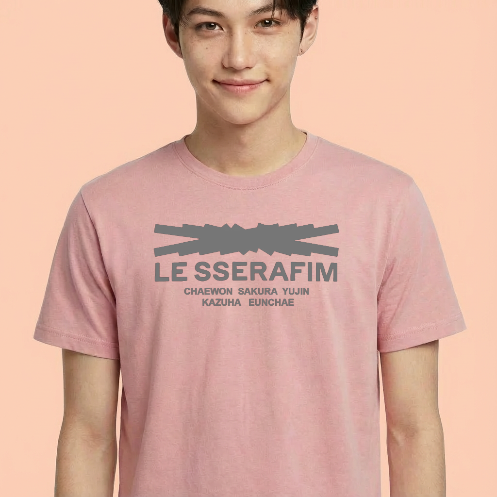 Camiseta Le Sserafim Logo rosa